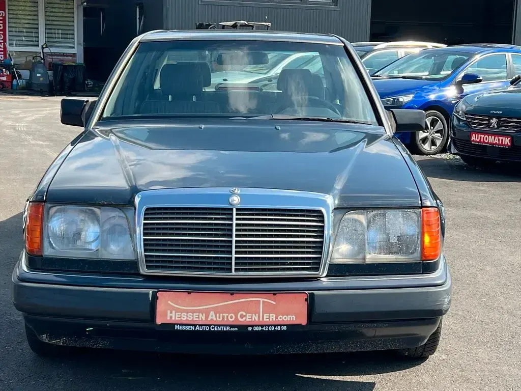 Gebraucht Mercedes E220 150 PS (110 kW) 1993 Grau Coupé