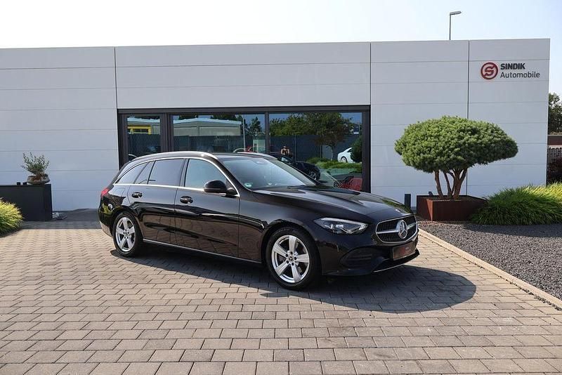 Schwarz Gebraucht 2022 Mercedes C200 Avantgarde Limousine | 28.980 € (Fairer Preis) - Bild 1/4