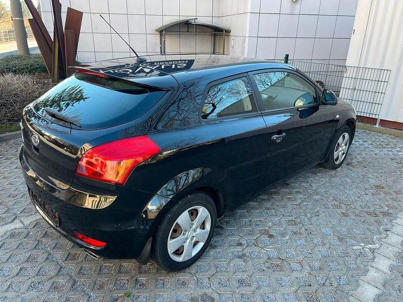 Gebraucht Kia ProCeed 126 PS (92 kW) 2009 Schwarz Kleinwagen