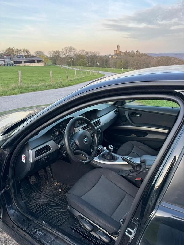 Gebraucht BMW 318 122 PS (89 kW) 2008 Schwarz Limousine