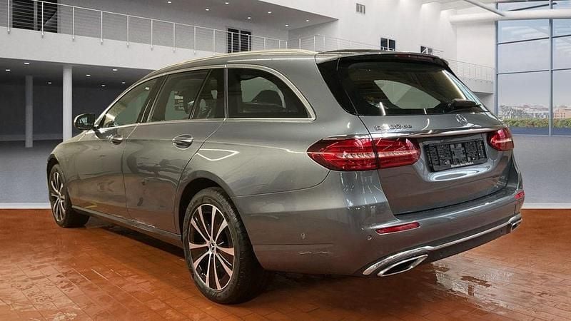 Gebraucht Mercedes E300 306 PS (225 kW) 2022 Grau Limousine