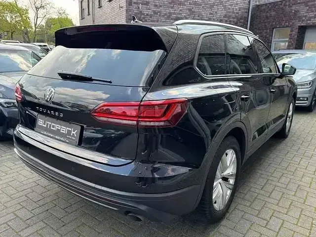 Second-hand VW Touareg Basis 231 CP (169 kW) 2021 Negru SUV