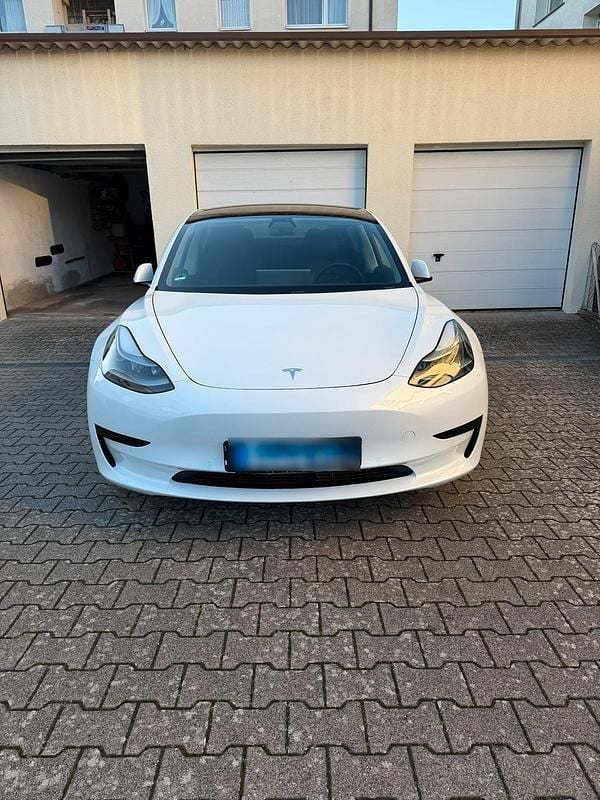 Gebraucht Tesla Model 3 Standard Range Plus 224 kW (305 PS) 2021 Weiß Limousine