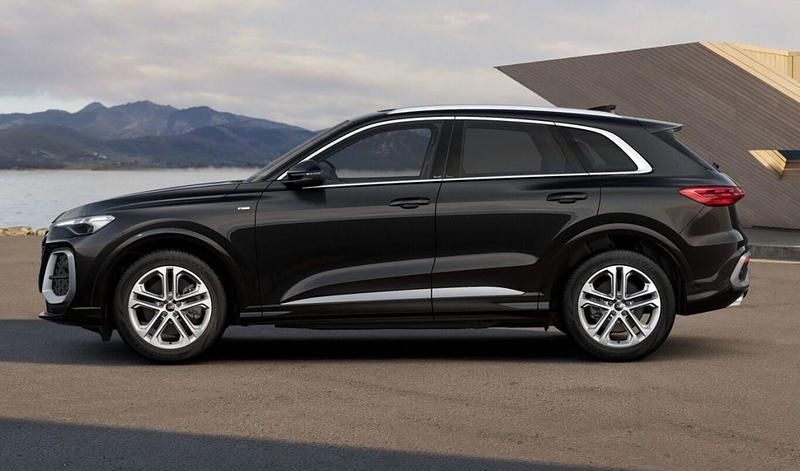 Neu Audi Q5 S-Line 204 PS (150 kW) 2025 Mythosschwarz metallic SUV