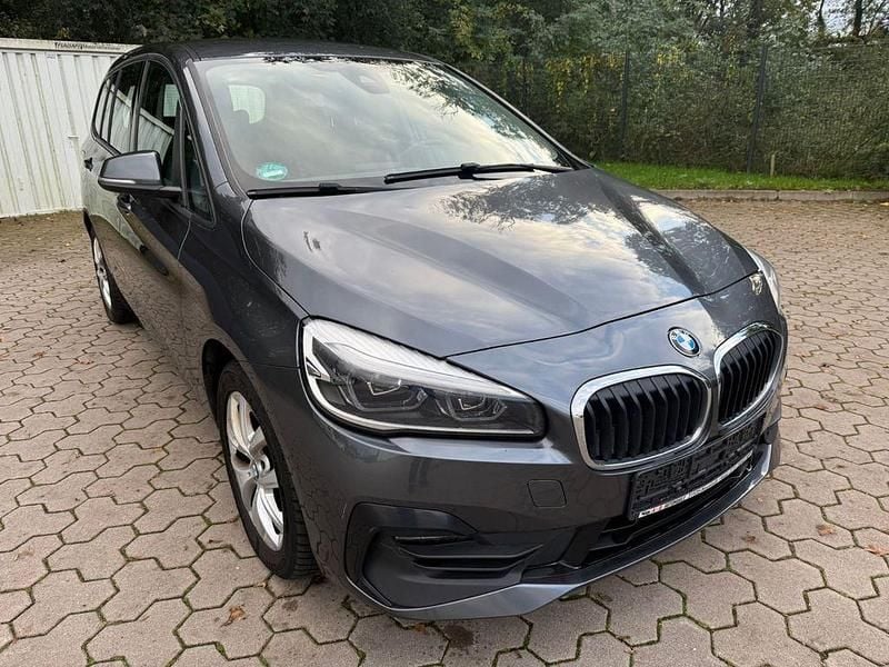 Grau Gebraucht 2018 BMW 218 Gran Tourer Advantage Van / Kleinbus | 7.300 € (Superpreis) - Bild 1/4