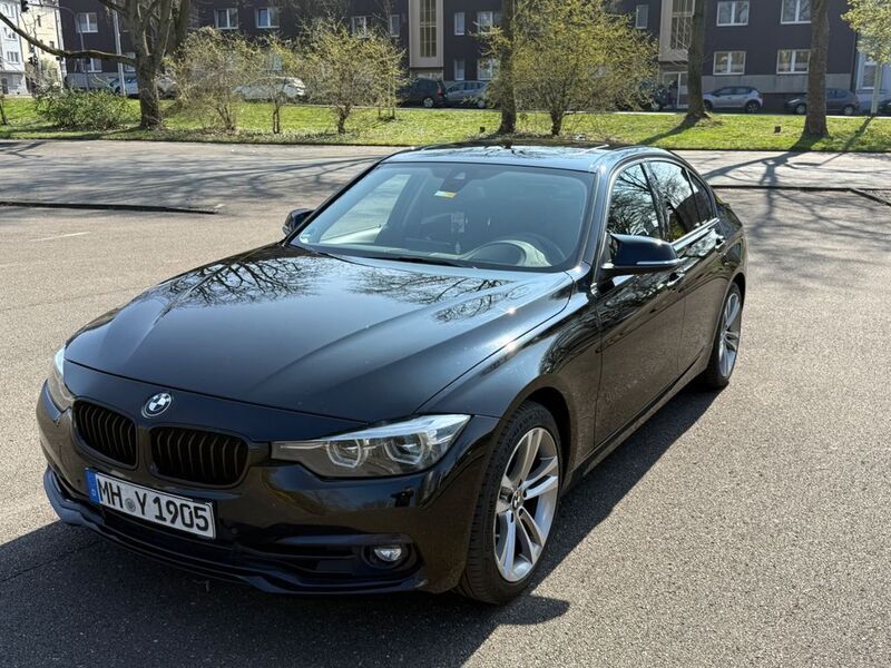 Schwarz Gebraucht 2017 BMW 330 Sport Line Limousine | 16.700 € (Fairer Preis) - Bild 1/4