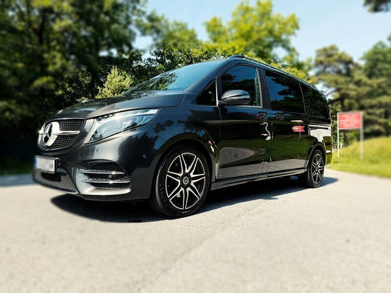 Grau Gebraucht 2022 Mercedes V300 AMG Van / Kleinbus | 58.679 € (Superpreis) - Bild 1/4