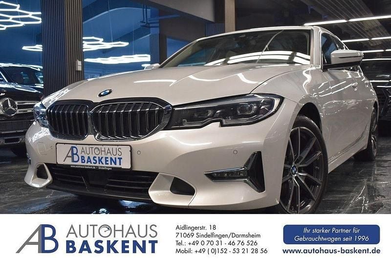 Weiß Gebraucht 2021 BMW 320 Luxury Line Limousine | 29.450 € (Fairer Preis) - Bild 1/4
