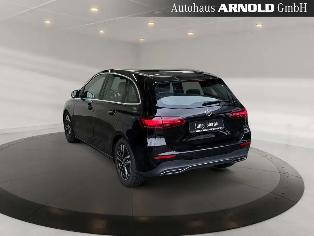 Gebraucht Mercedes B200 Progressive 150 PS (110 kW) 2024 Schwarz (nachtschwarz) Kleinwagen