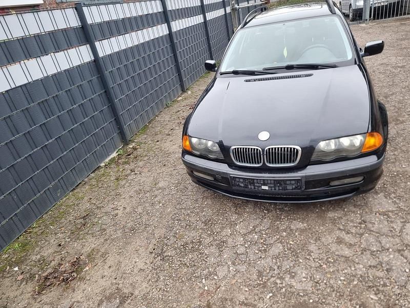 Schwarz Gebraucht 2001 BMW 318 Kombi | 1.350 € (Fairer Preis) - Bild 1/4