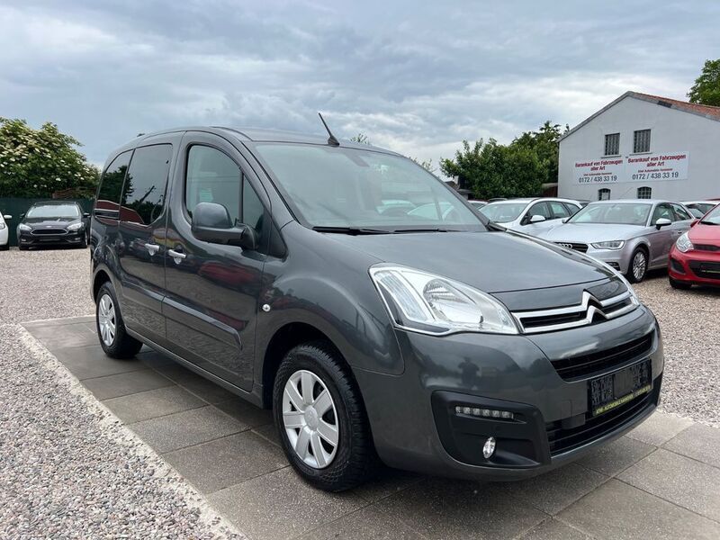 Grau Gebraucht 2016 Citroën Berlingo SELECTION Van / Kleinbus | 11.499 € (Fairer Preis) - Bild 1/4