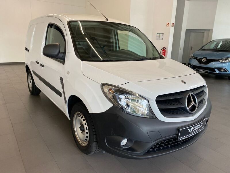 Weiß Gebraucht 2019 Mercedes Citan 108 Van / Kleinbus | 9.490 € (Teuer) - Bild 1/4