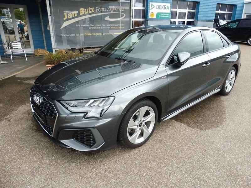 Grau Gebraucht 2022 Audi A3 S-Line Limousine | 28.188 € (Fairer Preis) - Bild 1/4