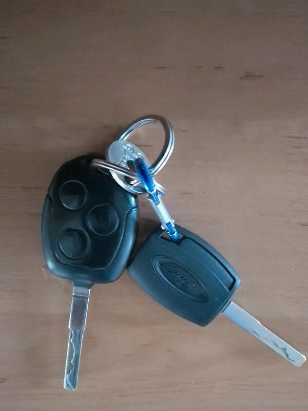 Andere außenfarben Gebraucht 2007 Ford Focus Kombi | 2.100 € (Guter Preis) - Bild 1/4