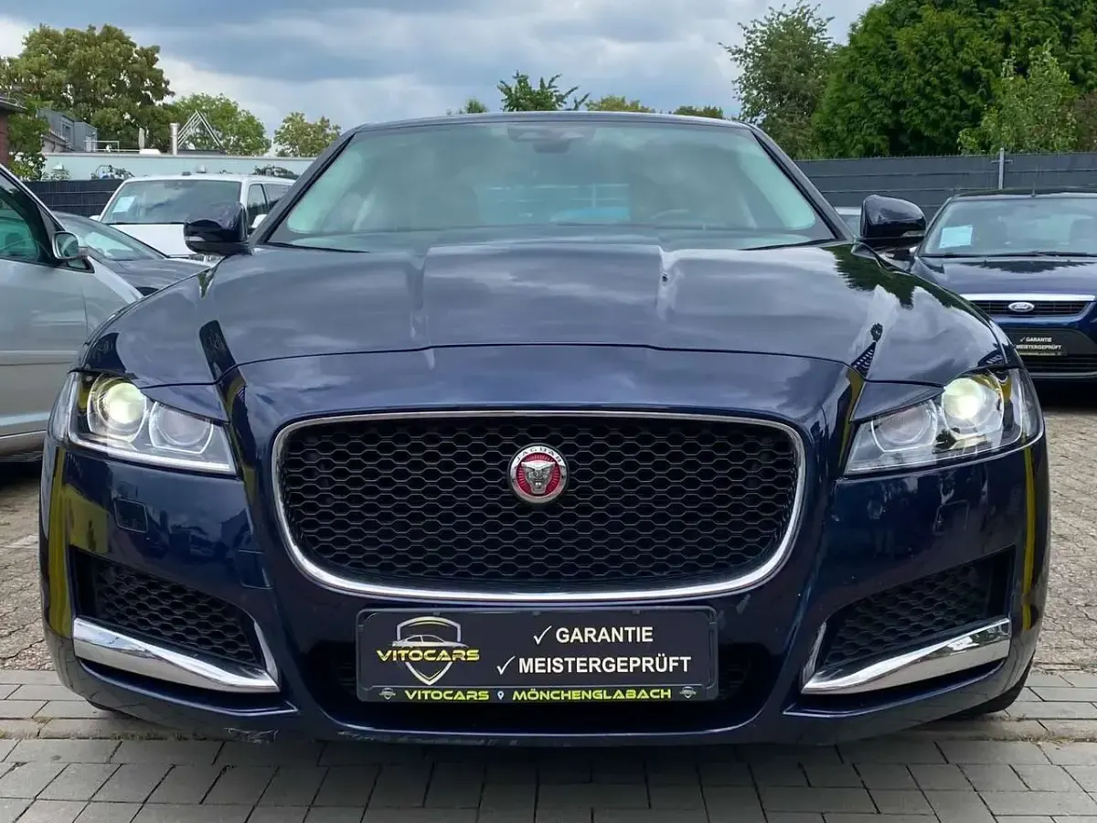 Gebraucht Jaguar XF Portfolio 250 PS (183 kW) 2018 Blau Limousine