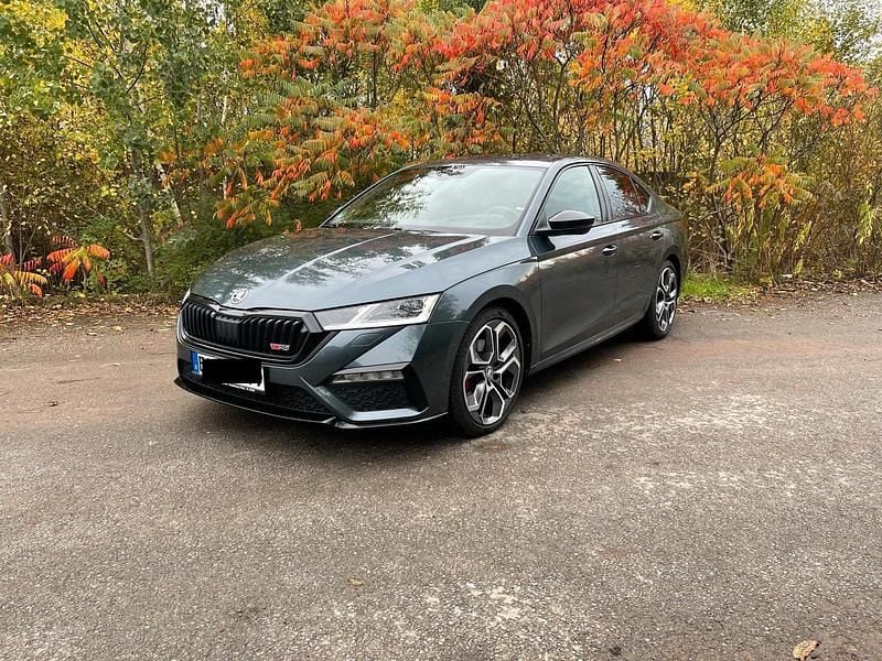 Grau Gebraucht 2021 Skoda Octavia vRS Limousine | 25.000 € (Superpreis) - Bild 1/4
