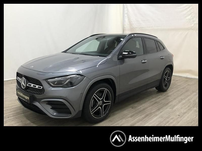 Grau metalliclack mountaingrau Gebraucht 2024 Mercedes GLA200 SUV | 43.790 € (Etwas zu teuer) - Bild 1/4