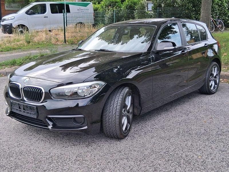 Schwarz Gebraucht 2015 BMW 116 Sport Line Kleinwagen | 9.990 € - Bild 1/4