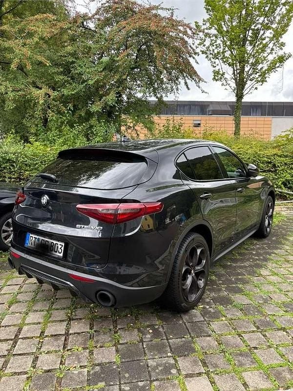 Gebraucht 2018 Alfa Romeo Stelvio Super SUV | 25.000 € (Fairer Preis) - Bild 1/4