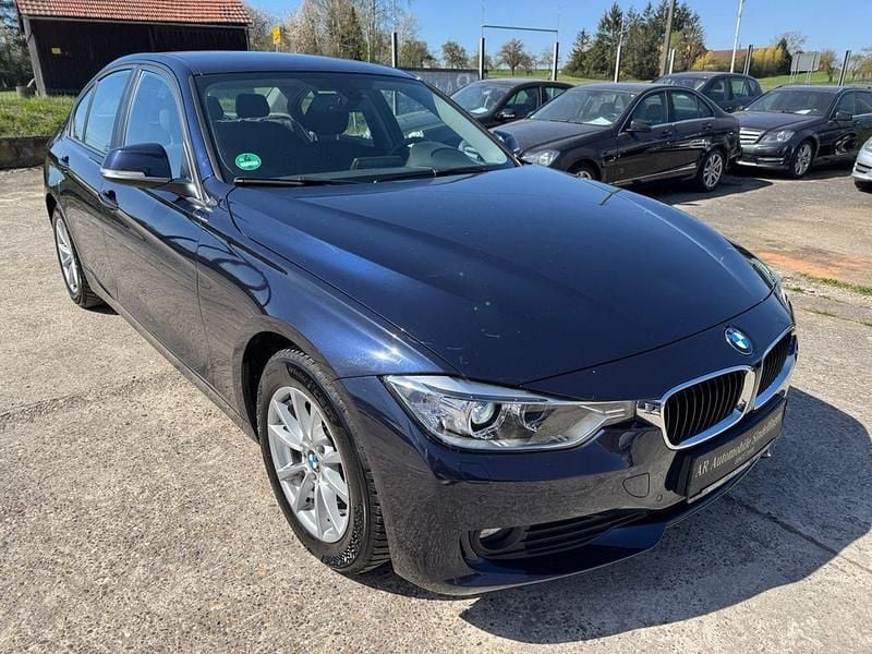 Gebraucht BMW 320 184 PS (135 kW) 2012 Blau Limousine