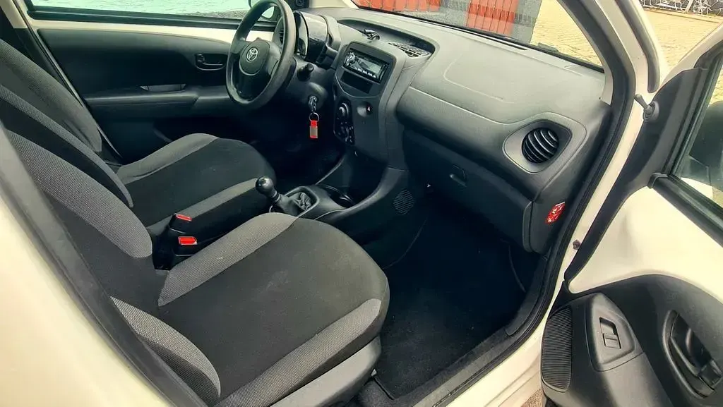 Gebraucht Toyota Aygo 69 PS (50 kW) 2017 Weiß Kleinwagen