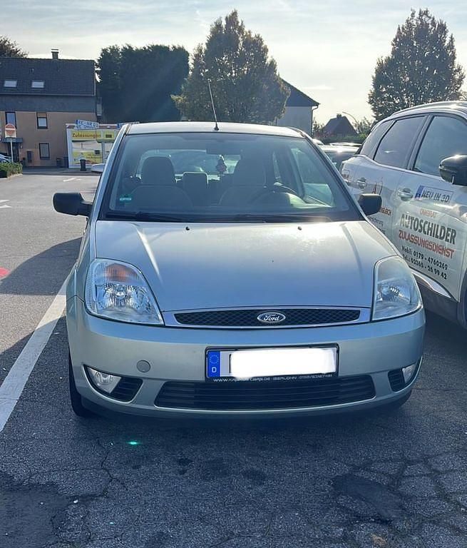 Silber Gebraucht 2002 Ford Fiesta Futura Kleinwagen | 600 € (Fairer Preis) - Bild 1/3