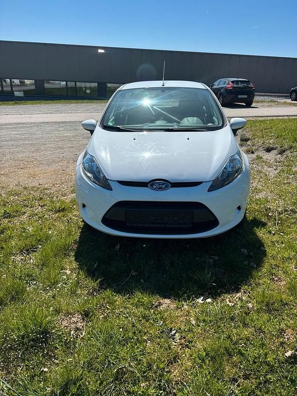 Gebraucht Ford Fiesta 80 PS (58 kW) 2009 Weiß Kleinwagen