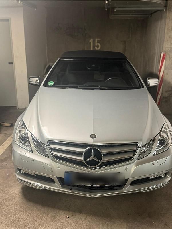Silber Gebraucht 2010 Mercedes E250 Cabrio | 14.999 € (Fairer Preis) - Bild 1/4