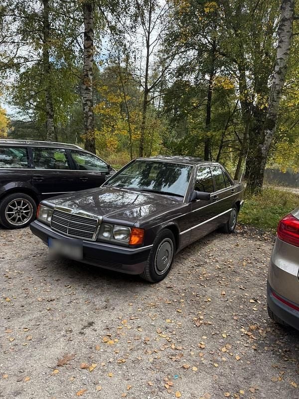 Gebraucht Mercedes 190 118 PS (86 kW) 1991 Violet Limousine