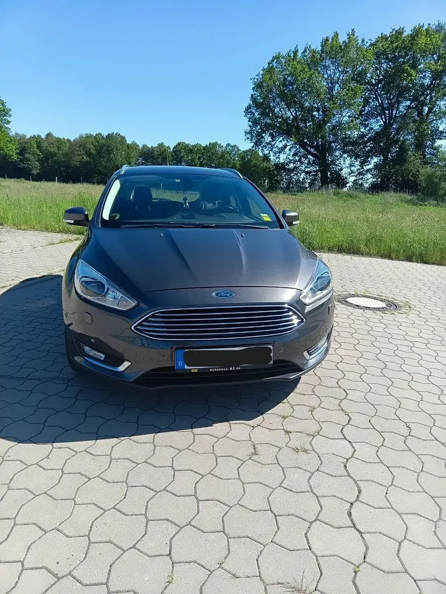 Gebraucht Ford Focus Titanium 120 PS (88 kW) 2015 Grau Kombi
