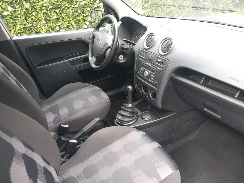 Second-hand Ford Fusion 80 CP (58 kW) 2006 Argintiu Hatchback