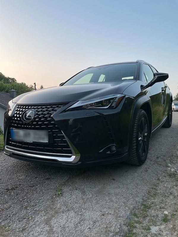 Schwarz Gebraucht 2019 Lexus UX 250h SUV | 19.900 € (Fairer Preis) - Bild 1/4