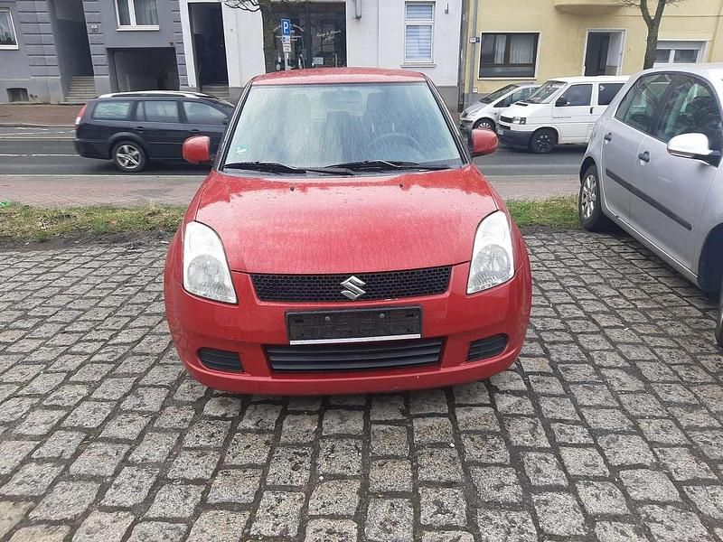 Rot Gebraucht 2007 Suzuki Swift Limousine | 750 € (Fairer Preis) - Bild 1/4