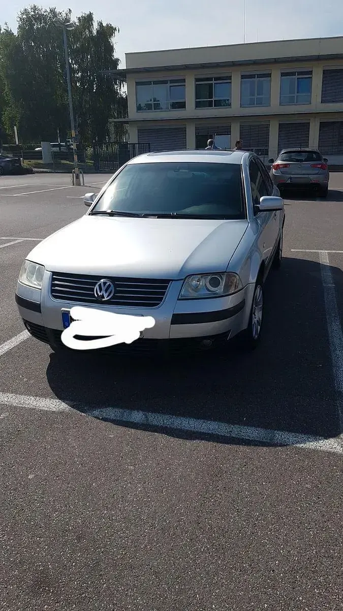 Second-hand VW Passat 131 CP (96 kW) 2002 Argintiu Berlinǎ