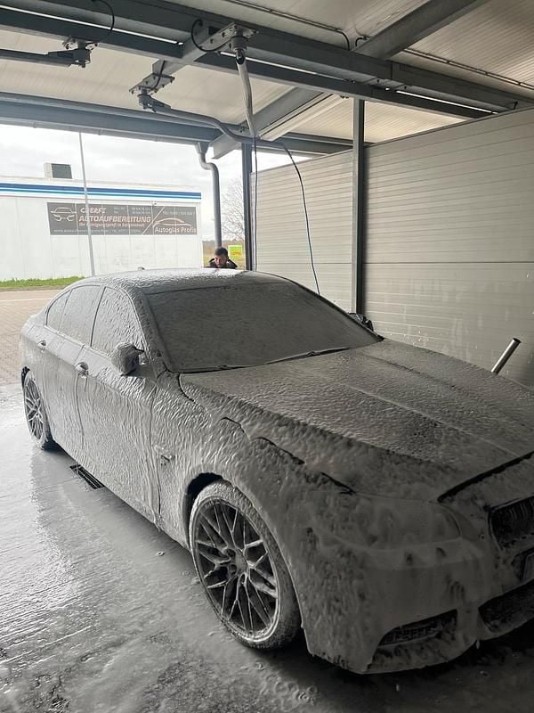 Gebraucht BMW 550 381 PS (280 kW) 2014 Grau Limousine