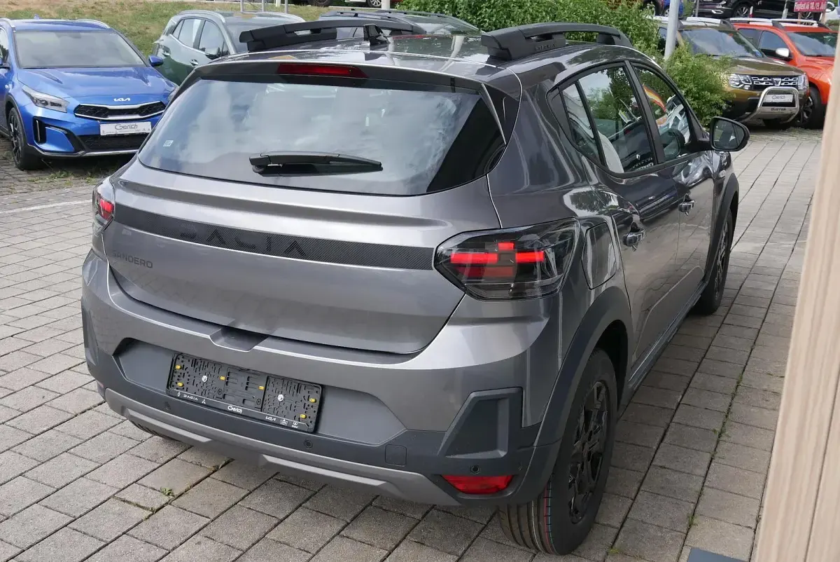 Neu Dacia Sandero Extreme 110 PS (80 kW) 2026 Metalliclackierung dolomitgr Limousine