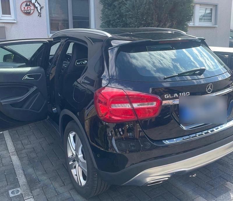 Gebraucht Mercedes GLA180 122 PS (89 kW) 2016 Schwarz SUV