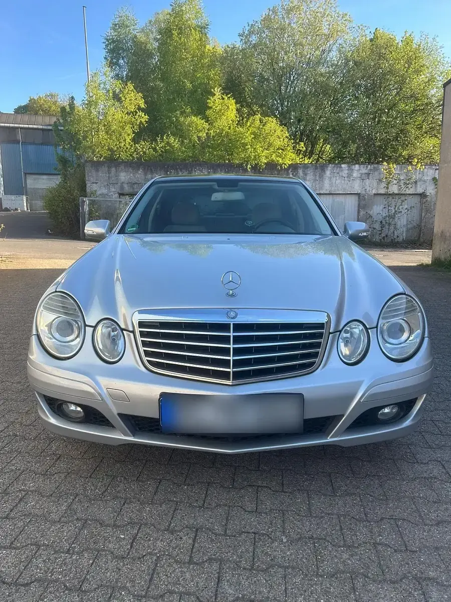 Gebraucht Mercedes E220 170 PS (125 kW) 2007 Silber Limousine