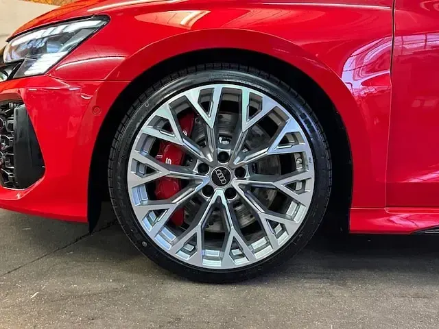 Gebraucht Audi RS3 Sportback Ambiente 400 PS (294 kW) 2024 Tangorot metallic Kleinwagen
