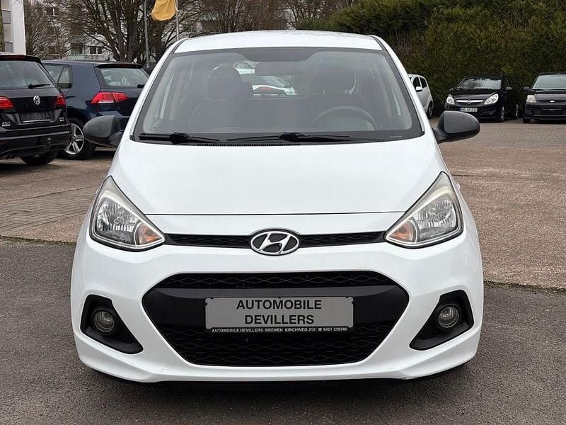 Gebraucht Hyundai i10 Basis 67 PS (49 kW) 2015 Weiß Kleinwagen