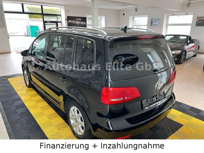 Gebraucht VW Touran Life 140 PS (102 kW) 2014 Schwarz Van / Kleinbus