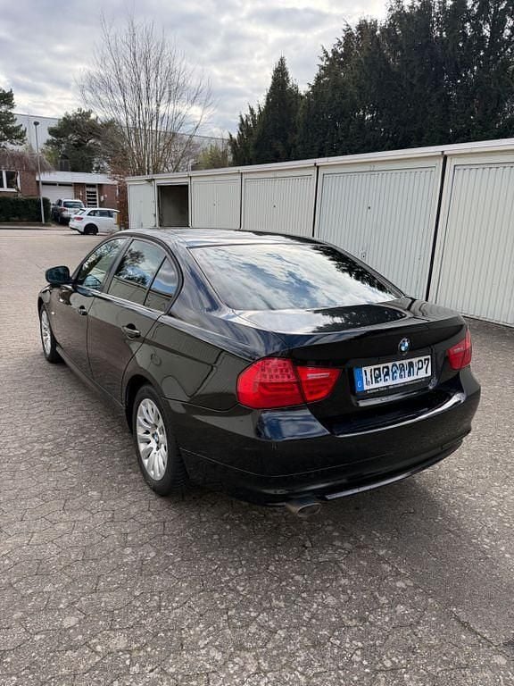 Second-hand BMW 318 143 CP (105 kW) 2009 Negru Berlinǎ