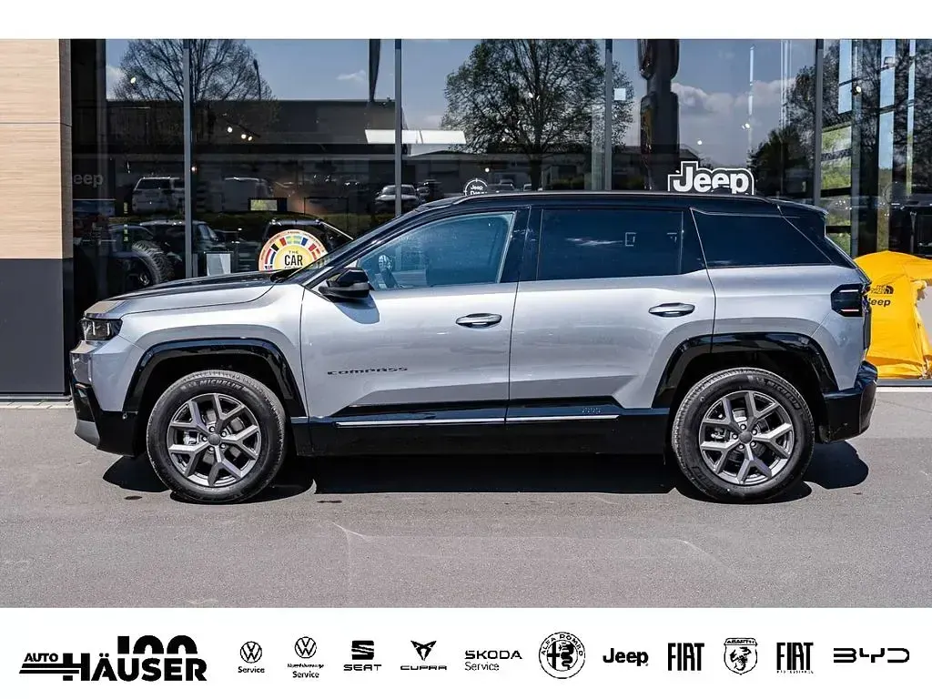 Neu Jeep Compass 144 PS (105 kW) 2026 Grau SUV