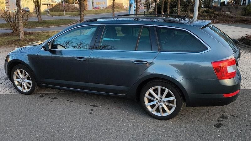 Gebraucht Skoda Octavia Elegance 150 PS (110 kW) 2014 Grau Kleinwagen