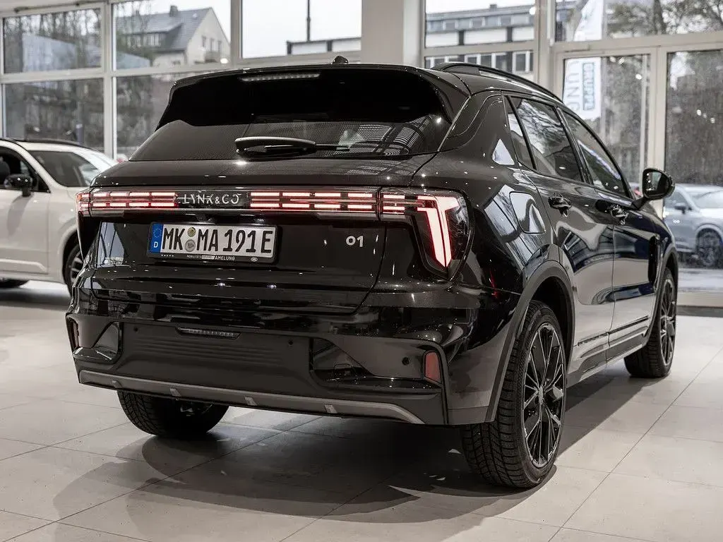 Nouă Lynk & Co 01 280 CP (205 kW) 2025 Negru SUV