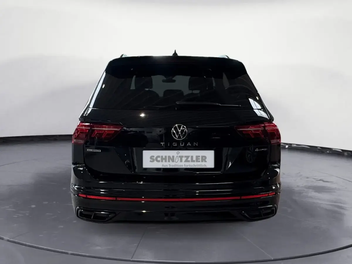 Gebraucht VW Tiguan Allspace R-line 200 PS (147 kW) 2022 Deep black perleffekt SUV