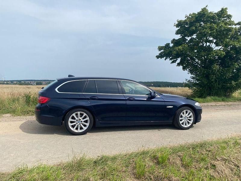 Gebraucht BMW 525 204 PS (150 kW) 2011 Blau Kombi