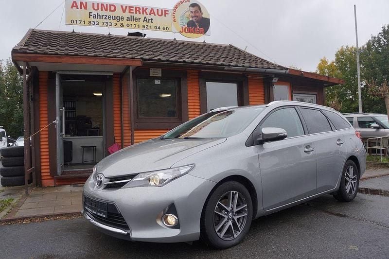 Grau Gebraucht 2015 Toyota Auris Touring Sports Edition Kombi | 7.990 € (Superpreis) - Bild 1/4
