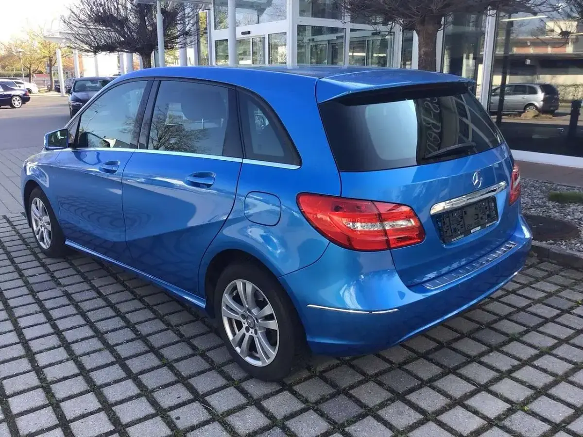 Gebraucht Mercedes B180 122 PS (89 kW) 2013 Blau Kleinwagen