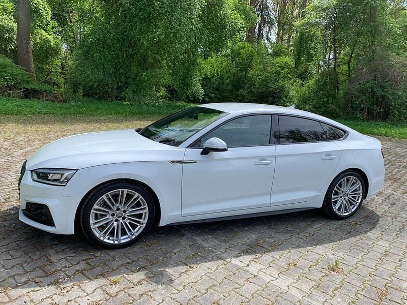 Weiß Gebraucht 2019 Audi A5 Sportback Sport Limousine | 27.200 € (Guter Preis) - Bild 1/4